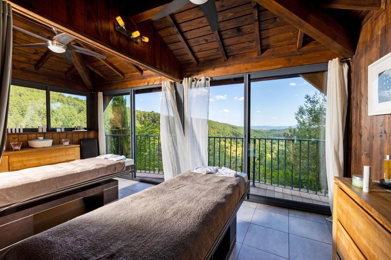 Domaine De Chalvêches 4*